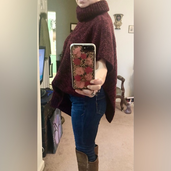 Cozy & stylish red poncho! - Picture 7 of 7